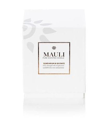 Sundaram & Silence Duftkerze in einer eleganten weißen Geschenkbox, gegossen aus pflanzlichem Non-GMO Wachs – Kasubeauty